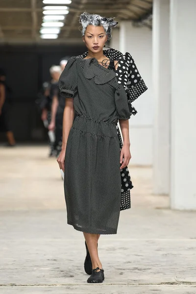 Look 25